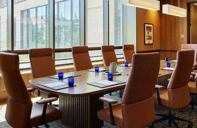 https://www.luskinconferencecenter.ucla.edu/wp-content/uploads/2018/05/boardroom-small.jpg